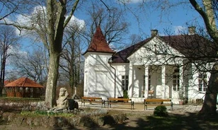 Helyreállítják a tápiószelei Blaskovich Múzeum kúriakertjét