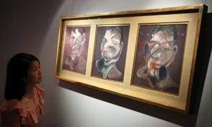 Kalapács alatt Francis Bacon triptichonja