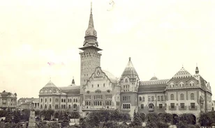 Kacsalábon forgó palota Szabadkáról