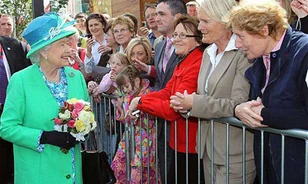 Történelmi megbékélést hozott a brit uralkodó írországi látogatása