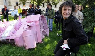 Visszatért a "rózsaszín tank" Prágába