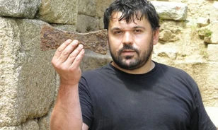 Kétélű ókori fejszét tártak fel a trák királyok erődjében