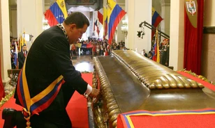Valóban Simón Bolívar nyugszik a caracasi nemzeti panteonban