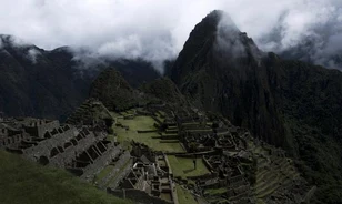 Zuzmók festik zöldre Machu Picchut
