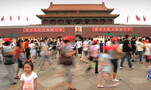 A Louvre falai közt kel életre a pekingi Tiltott Város