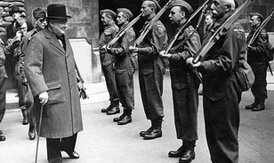 Náciknak súghatott a brit kamaszlány
