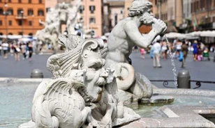 Megrongálták a Piazza Navona egyik szökőkútját