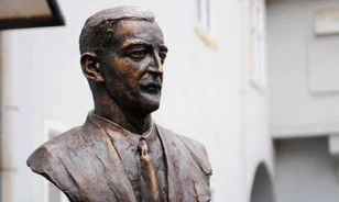 Emlékművet állítanak Esterházy Jánosnak