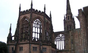 Összeomolhat Coventry romos katedrálisa