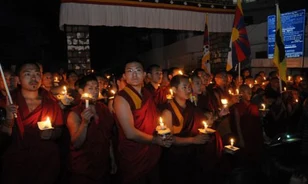 Peking hallani sem akar a dalai láma utódlásának új rendjéről