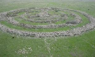 
	"Égbe temetés" helyszíne lehetett a szentföldi Stonehenge
