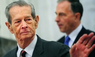 
	Monarchizmus román módra
