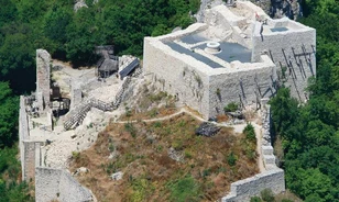 
	Fejér megye várai az őskortól a kuruc korig
