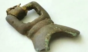 
	1400 éves bronztárgyat találtak Alaszkában
