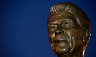 
	Leleplezték Reagan varsói emlékművét
