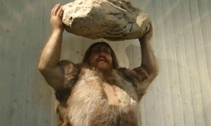 
	Mamutcsontokból építkezett a neandervölgyi
