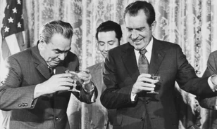
	Homoszexuális kapcsolata lehetett Nixonnak
