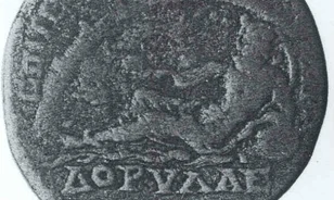 
	Vallási hagyományokról mesélnek az antik álarcok
