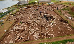 
	Skóciában lehet a Stonehenge előfutára
