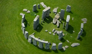 
	Hallucináció ihlette Stonehenge-t
