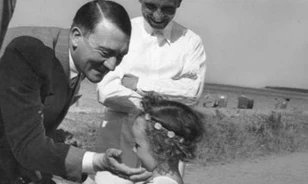 
	Tényleg zabigyereke lehetett Hitlernek
