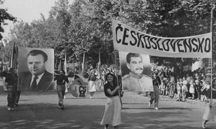 
	Hogy készül egy kommunista múmia?
