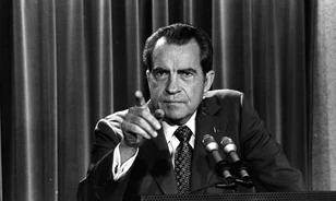 
	Szerelmes Nixon
