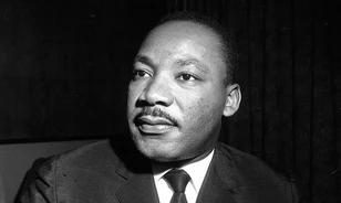 
	Vérdíjat tűzhettek ki Martin Luther King fejére
