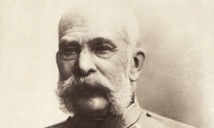 
	Elkelt Ferenc József lovaglóalsónadrágja
