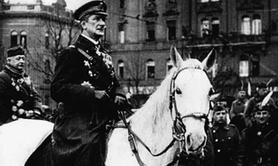
	Egész alakos Horthy-szobrot avatnak Kerekiben
