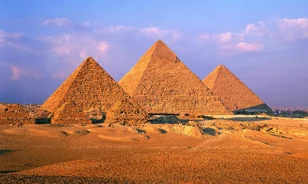 
	Négyezer éves sírkamrát tártak fel Egyiptomban
