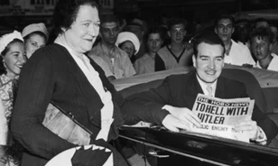 
	Hitler unokaöccse esedezve kérte az amerikai hadseregbe való felvételét

