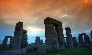 
	Életveszélyes az autósoknak Stonehenge
