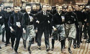 
	Mussolini történelmi blöffje
