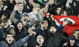 
	Kinek drukkoltak a diktátorok?
