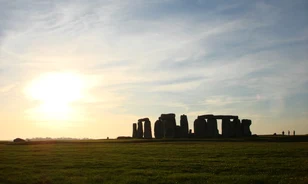 
	Így rongálták az első turisták a Stonehenge-t

