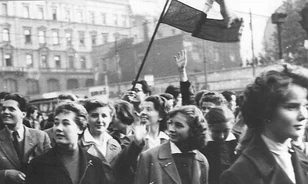 
	Rendhagyó történelemóra '56-ról
