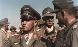 
	Ledöntenék Rommel szobrát
