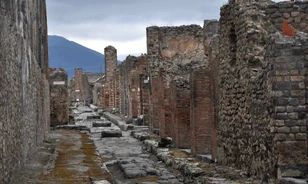 
	Az emeleten is vizeltek Pompeji lakói
