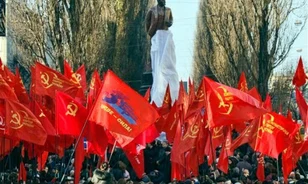 
	Lefejeztek egy Lenin-szobrot Ukrajnában
