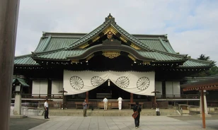 
	Az egyetlen hely, ahol a japán császár meghajol
