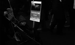 
	Kőbe vésnék a palesztinok az 1967 előtti határokat
