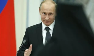
	Putyin megmutatja, hogyan kell tanítani Sztálint
