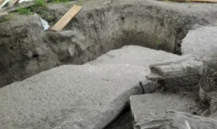 
	A nácik elől ásták el az ötszázéves zsidó sírköveket
