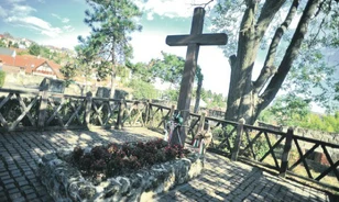 
	Felújítják Gárdonyi Géza sírját Egerben
