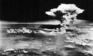 
	A hirosimai atombomba már a szovjeteknek szólt
