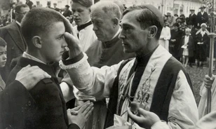 
	A kommunizmussal vívott háborút az egyház nyerte meg
