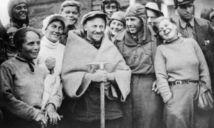
	Lenin szerint Buharin az egész párt kedvence volt
