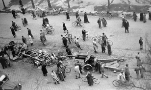 
	Az '56-os hősökre emlékezünk
