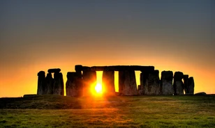 
	Stonehenge: 90 éven át rossz helyen ástak a régészek
